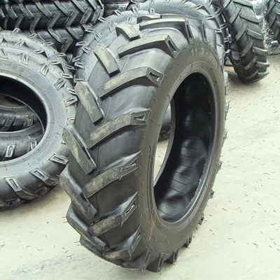 El tractor anticipado del jardín de Aeolus Luckylion pone un neumático el neumático R4 del tractor 13.6x28