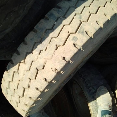 El camión de segunda mano cansa los neumáticos usados radiales de acero 750R16