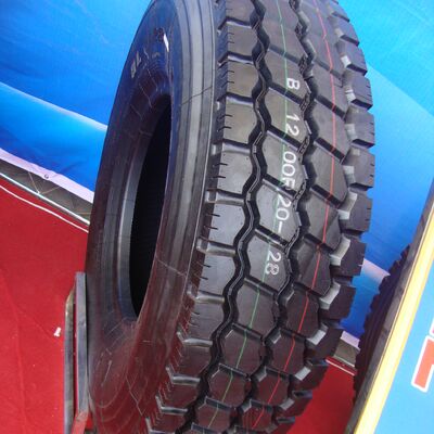 Período de garantía de 3 años o 120 neumáticos para camiones y autobuses, adecuados para diversas condiciones climáticas, ofreciendo rendimiento y seguridad